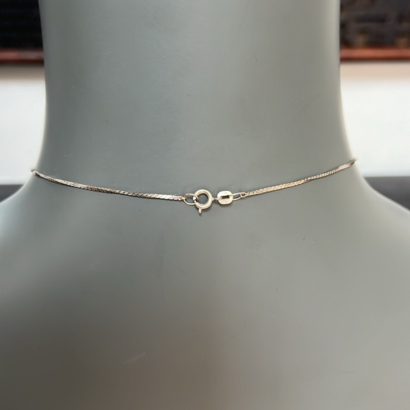 Silver toned necklace with enameled butterfly 🦋 pendant - Picture 4 of 6